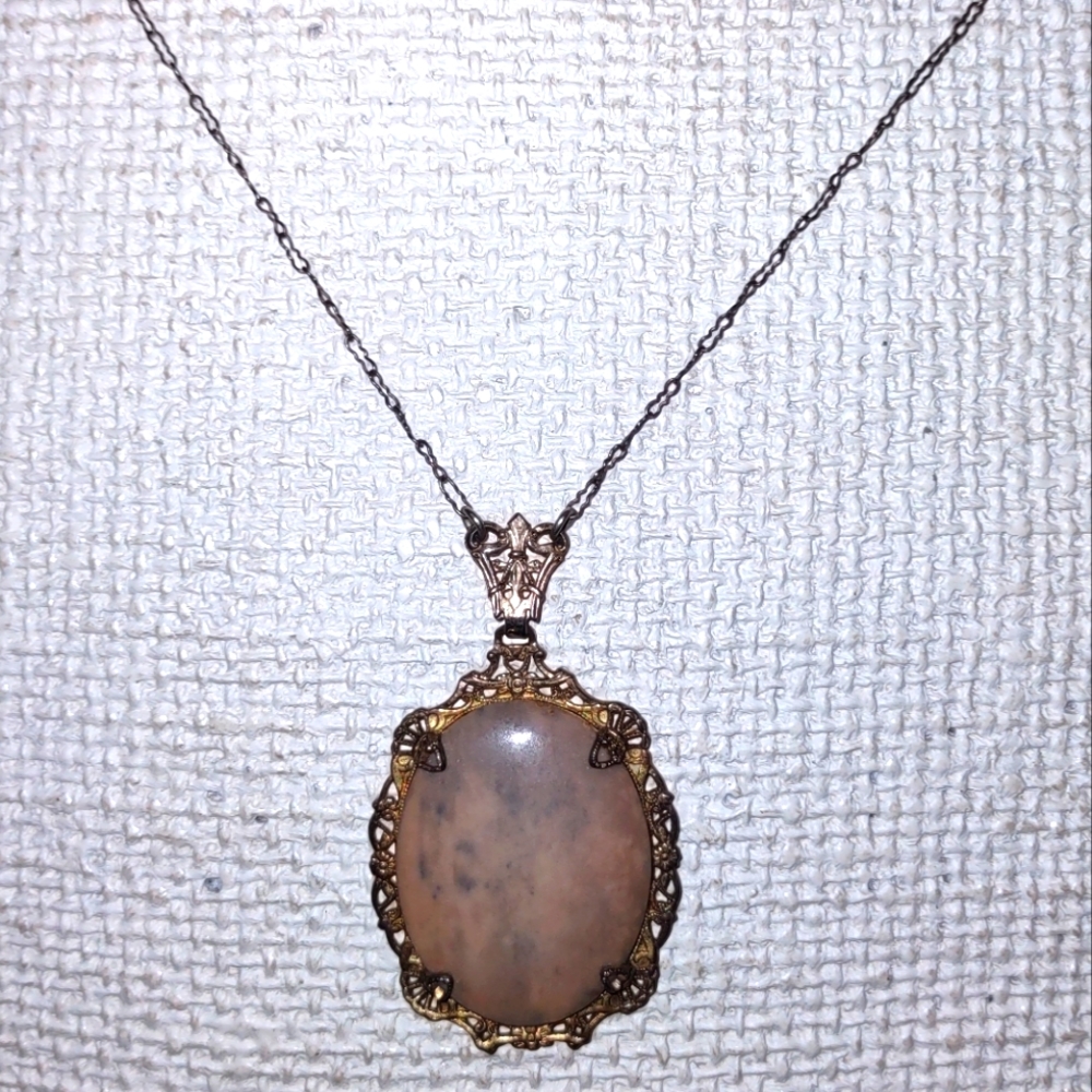 VNTG. EARTH STONE NECKLACE